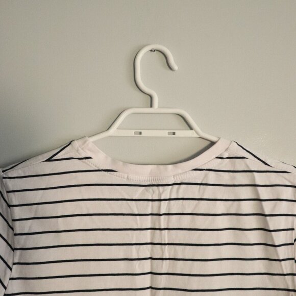 Brandy Melville Women's White Striped Crewneck Stretch T-Shirt Top - Picture 6 of 9